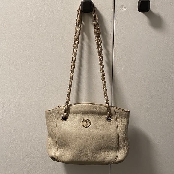 Dkny Handbags - Nice DKNY beige pebble leather small shoulder bag with woven chain strap